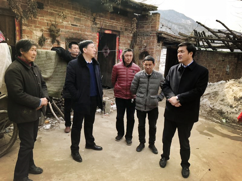 民建“組團(tuán)”慰問，企業(yè)送溫暖到家